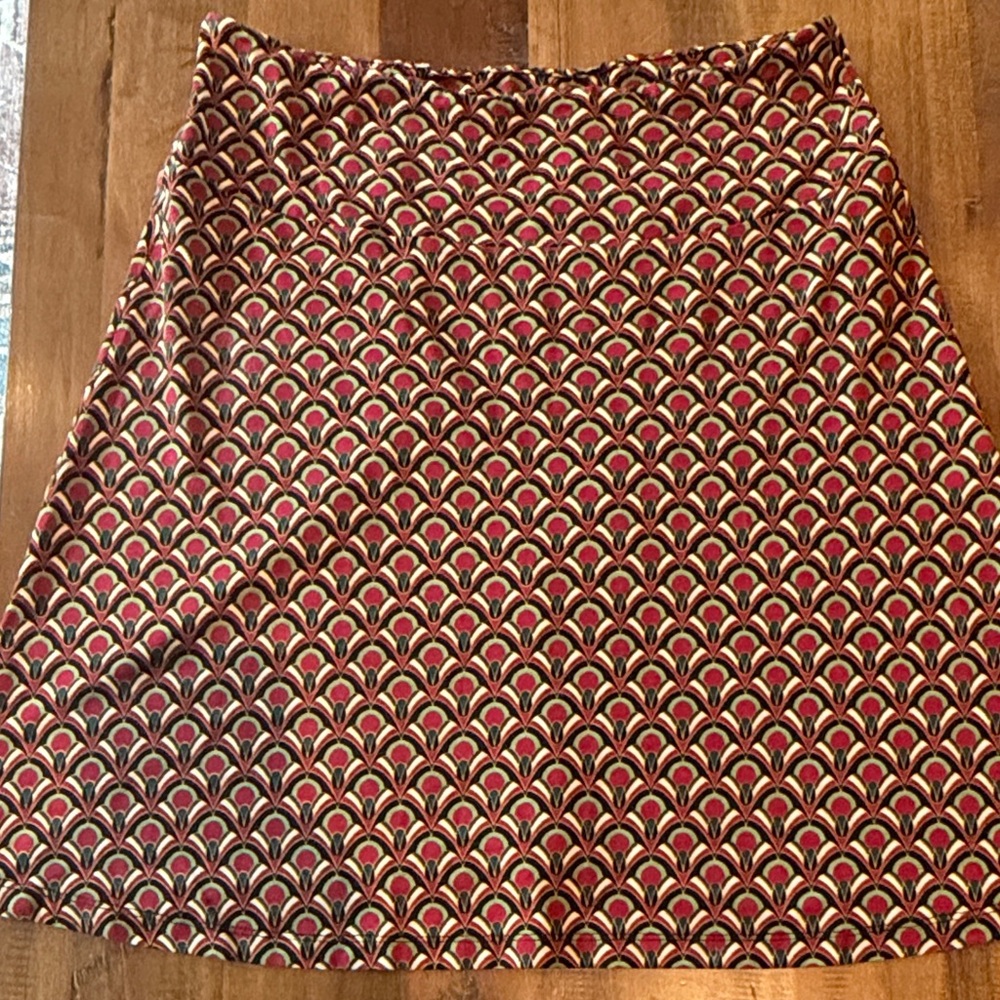 Chic Geometric A-Line Skirt in Red and Cream